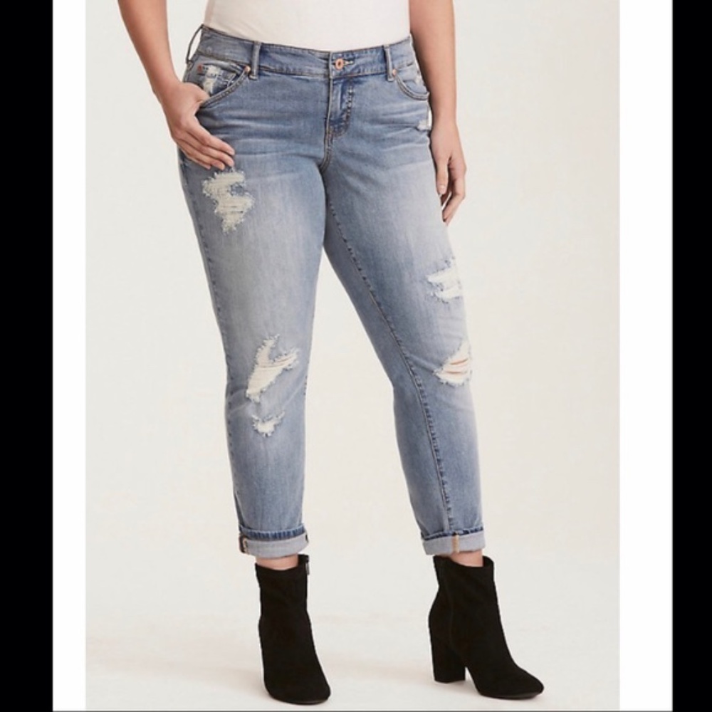 ✨ Torrid Boyfriend jeans - distressed size 26
